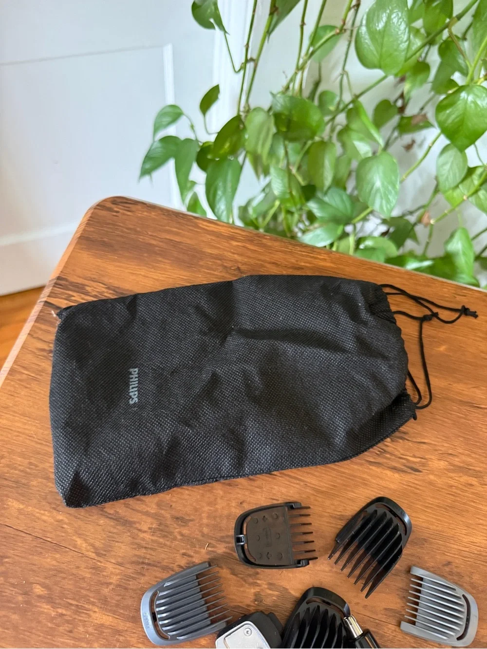 Philips Black Grooming Attachments with Storage Pouch
